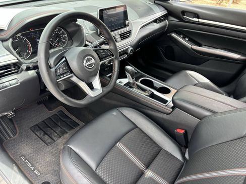 Used 2025 Nissan Altima 2.5 SR FWD image 19