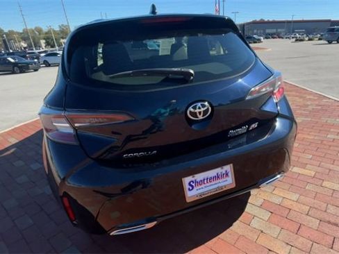 Used 2021 Toyota Corolla SE w/ SE Preferred Package image 8