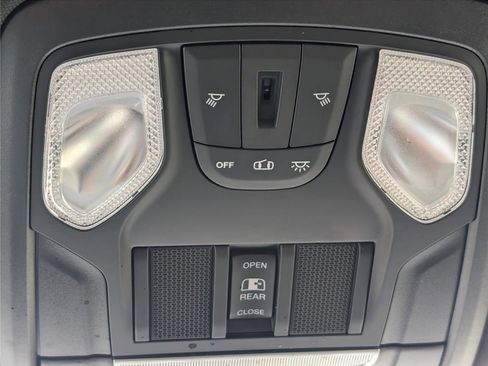 Used 2022 RAM 1500 Big Horn AWD/4WD image 32