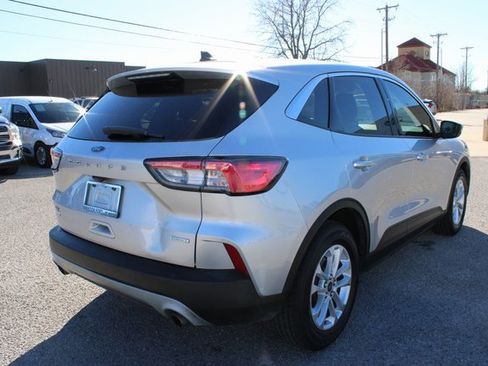 Used 2020 Ford Escape SE image 5