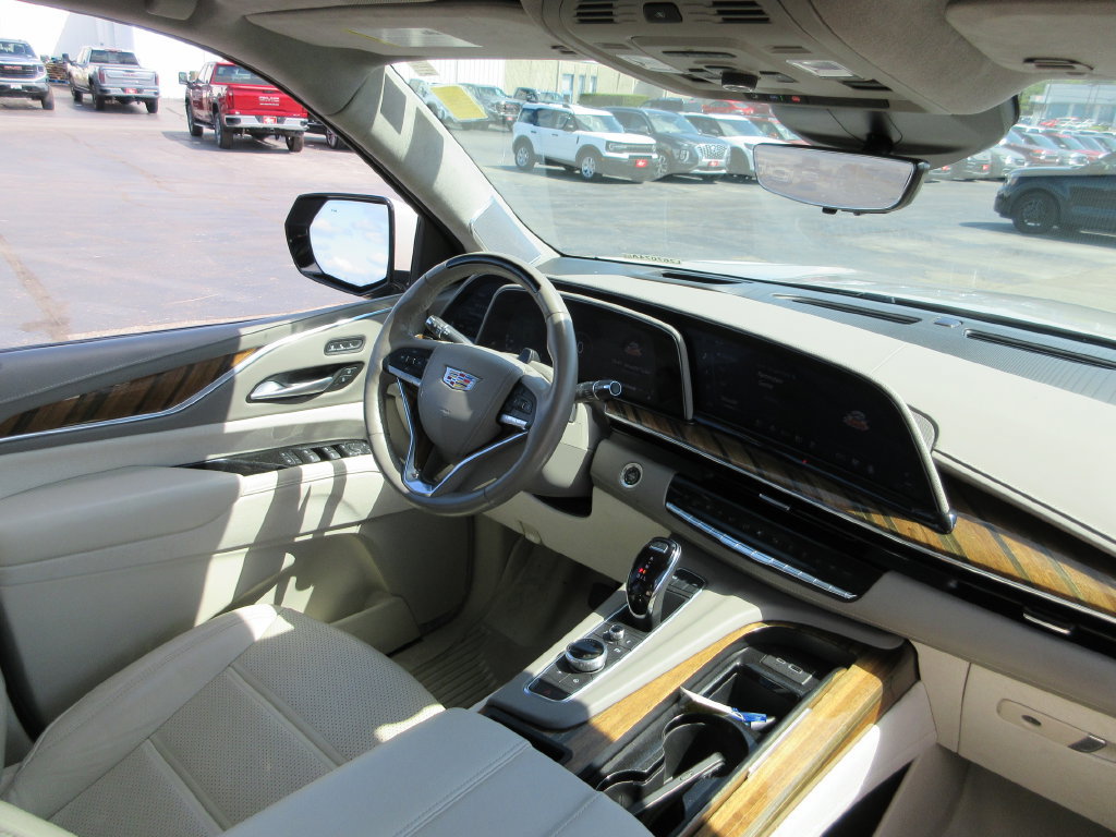 Certified 2023 Cadillac Escalade ESV Premium Luxury Platinum w/ LPO, Radiant Package AWD/4WD image 31