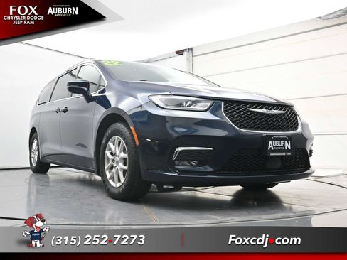 Used 2022 Chrysler Pacifica Touring-L FWD image 18