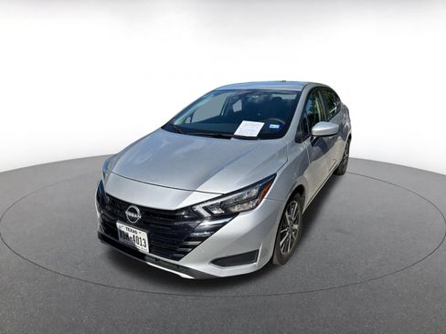 Used 2025 Nissan Versa SV FWD image 3