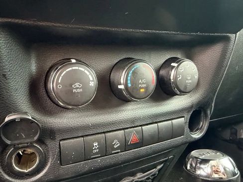 Used 2017 Jeep Wrangler Sport w/ Quick Order Package 24S AWD/4WD image 13
