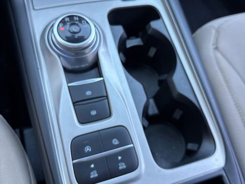 Used 2021 Ford Explorer XLT image 22