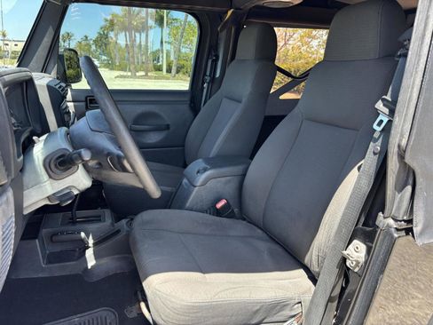 Used 2006 Jeep Wrangler Unlimited AWD/4WD image 13