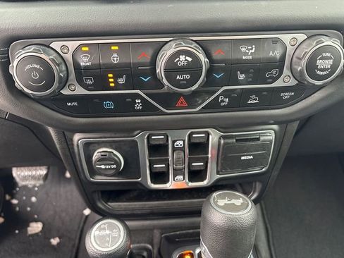 Used 2025 Jeep Wrangler Unlimited Sahara w/ Safety Group image 33