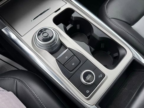 Used 2022 Ford Explorer XLT w/ Equipment Group 202A image 22