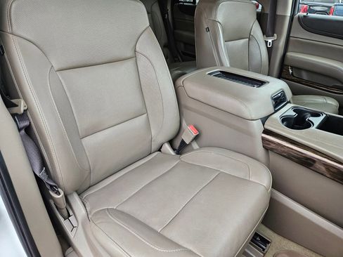 Used 2017 GMC Yukon SLT image 61