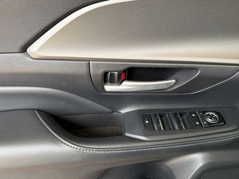 Certified 2025 Toyota Grand Highlander AWD image 11