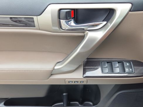 Used 2020 Lexus GX 460 Luxury w/ Off Road Package image 23