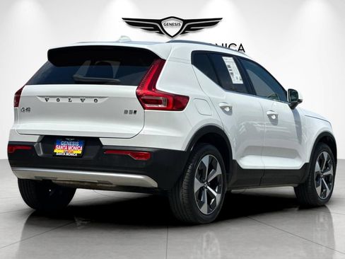 Used 2025 Volvo XC40 B5 Plus AWD/4WD image 4