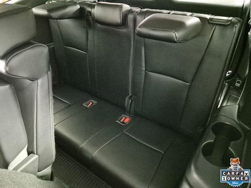 Used 2022 Toyota Highlander XLE AWD/4WD image 28