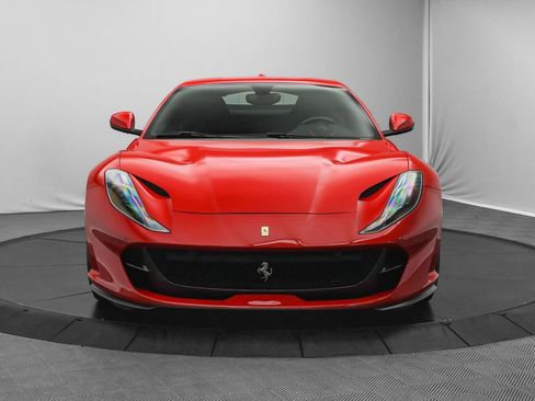 Used 2018 Ferrari 812 Superfast RWD image 2