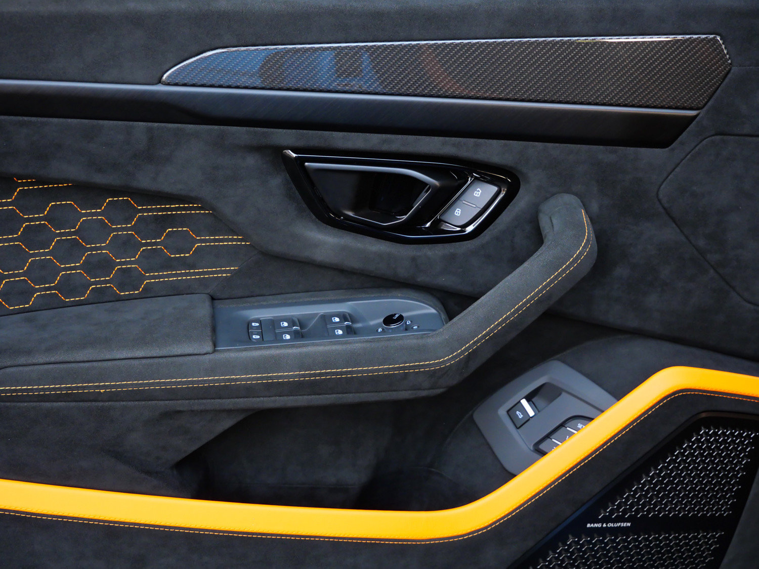 Used 2024 Lamborghini Urus Performante AWD/4WD image 28