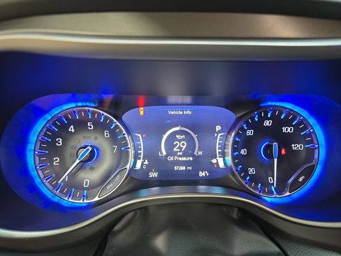Used 2023 Chrysler Pacifica Touring-L FWD image 16
