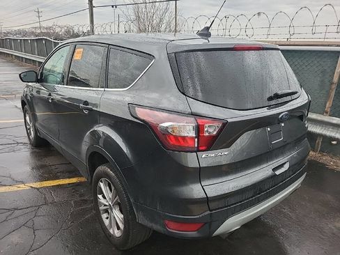 Used 2019 Ford Escape SE image 2