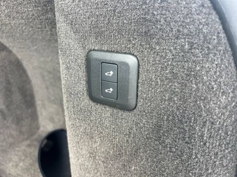 Used 2018 Land Rover Range Rover Sport HSE AWD/4WD image 36