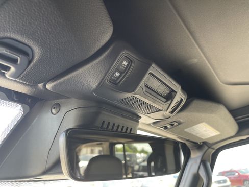 Used 2025 Jeep Wrangler Unlimited Sahara AWD/4WD image 29