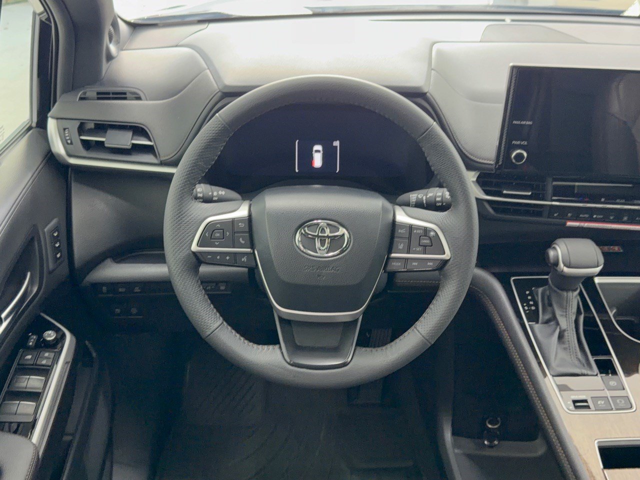 Certified 2026 Toyota Sienna Limited FWD image 10