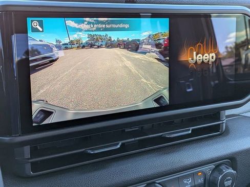 New 2025 Jeep Gladiator Sport image 19