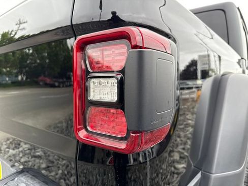 Used 2026 Jeep Gladiator Rubicon AWD/4WD image 15
