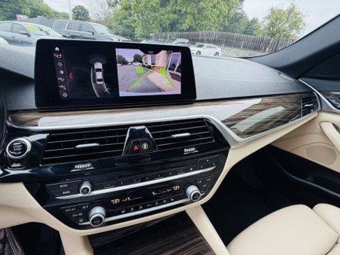 Used 2019 BMW 530i w/ Convenience Package RWD image 14