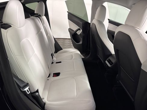 Used 2021 Tesla Model Y Long Range image 23