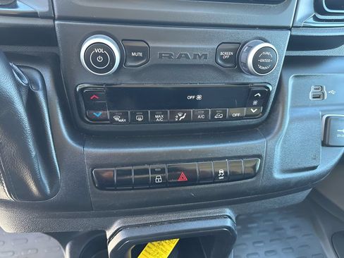 Used 2024 RAM ProMaster 2500 w/ Convenience Group FWD image 14