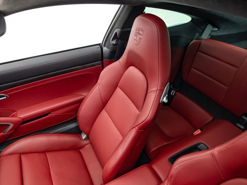 Used 2017 Porsche 911 Turbo S image 32