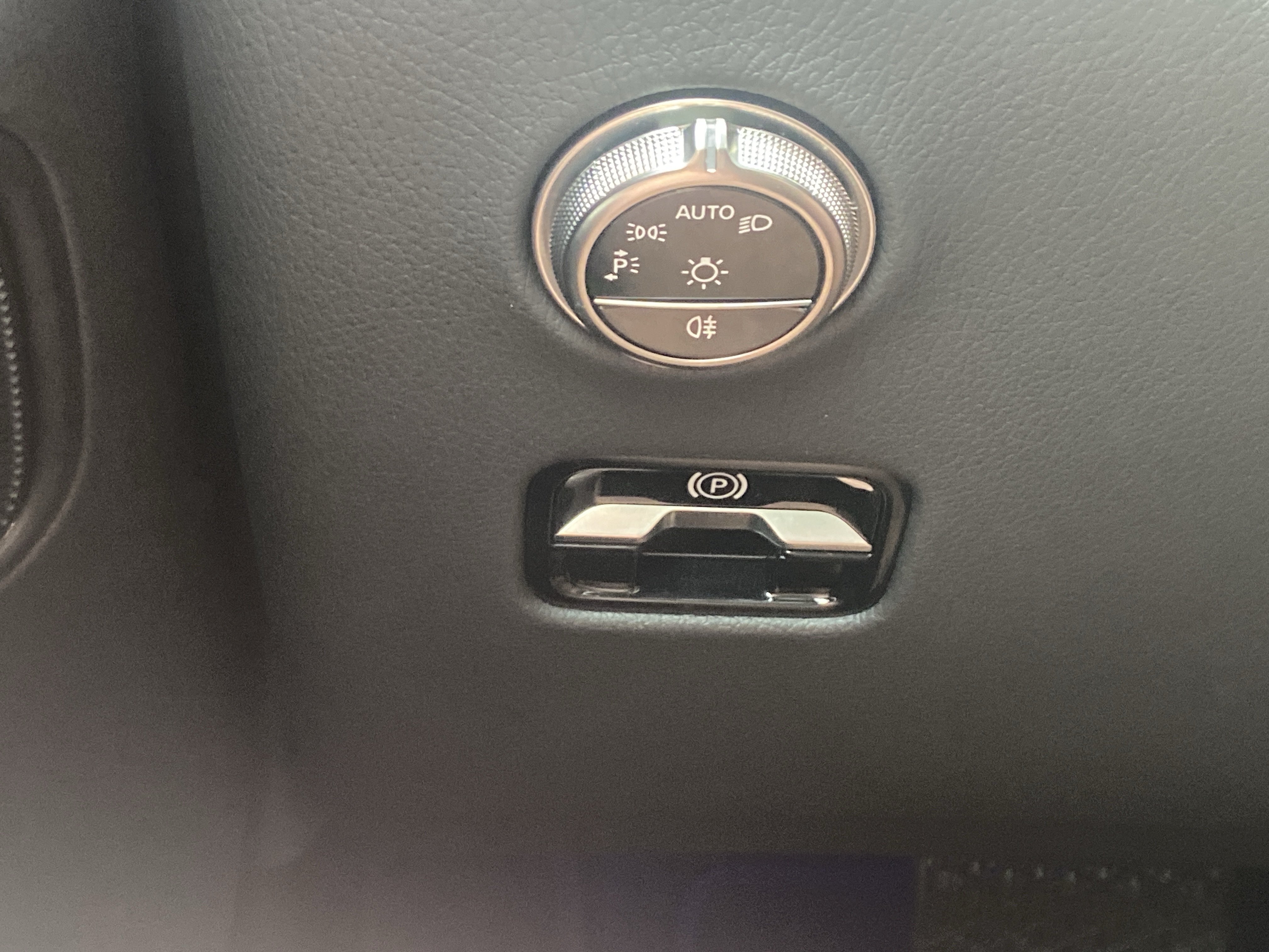 Used 2025 Mercedes-Benz GLC 300 image 26