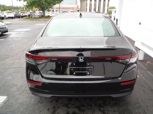 Used 2023 Honda Accord EX image 8