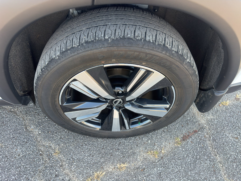 Used 2025 Nissan Rogue SL w/ SL Premium Package FWD image 23