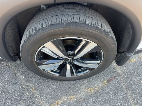 Used 2025 Nissan Rogue SL w/ SL Premium Package FWD image 23