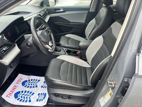 Used 2022 Volkswagen Taos SEL image 10