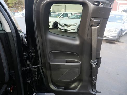 Used 2016 GMC Canyon SLE w/ All Terrain Adventure Package image 20