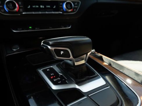 Used 2021 Audi Q5 e Premium Plus w/ Premium Plus Package image 16