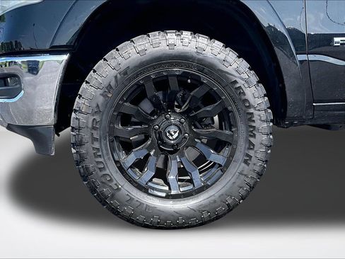 Used 2019 RAM 1500 Laramie AWD/4WD image 10