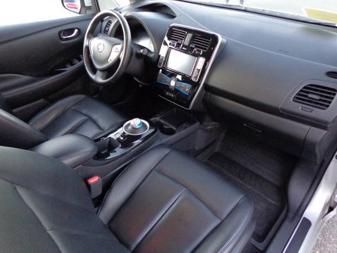 Used 2017 Nissan Leaf SL w/ Protection Package image 10