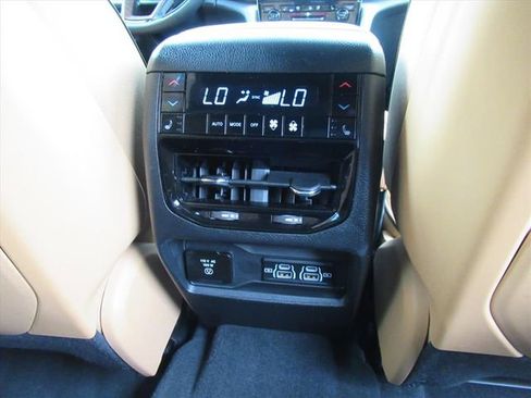 Used 2023 Jeep Grand Cherokee L Summit w/ Advanced Protech Group IV AWD/4WD image 34