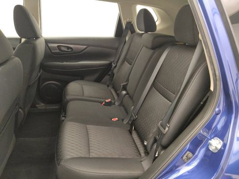 Used 2019 Nissan Rogue S image 18