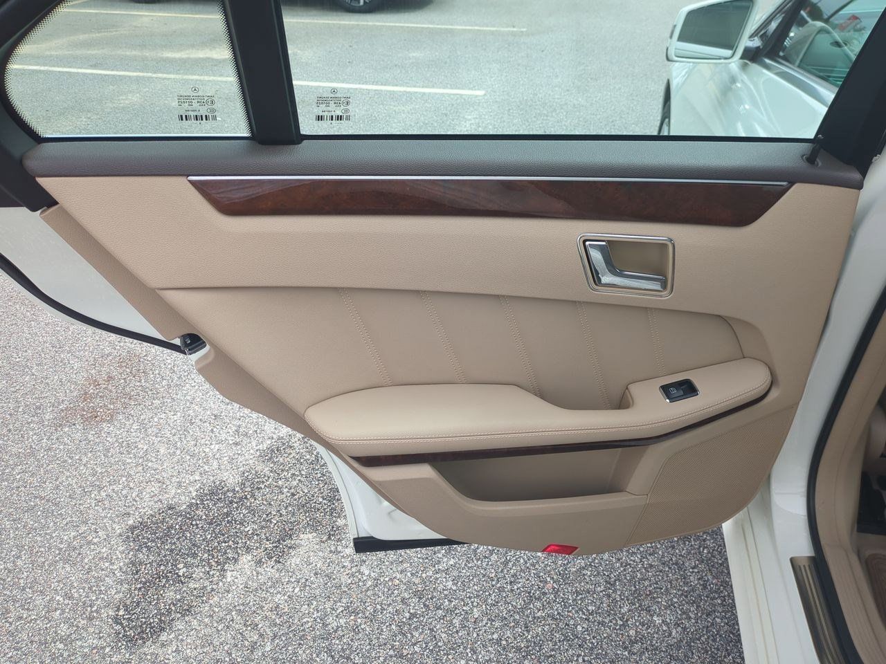 Used 2010 Mercedes-Benz E 350 Sedan image 28