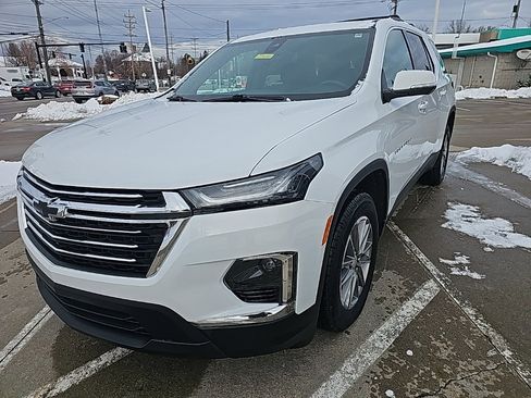 Used 2023 Chevrolet Traverse LT w/ Rear Camera Mirror Package image 9