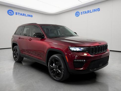 Used 2023 Jeep Grand Cherokee Limited w/ Black Appearance Package RWD image 13