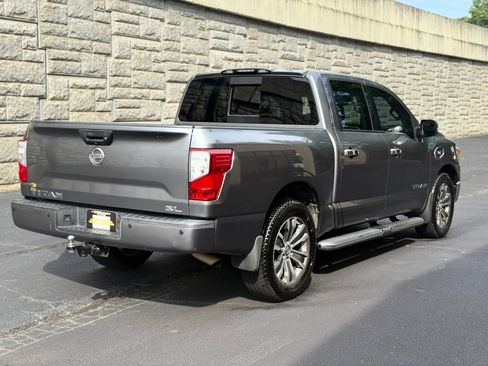 Used 2017 Nissan Titan SL RWD image 6