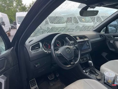 Used 2021 Volkswagen Tiguan SE R-Line AWD/4WD image 2