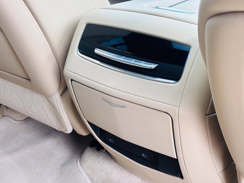 Used 2021 Cadillac Escalade Premium Luxury AWD/4WD image 40