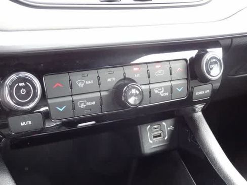 Used 2025 Jeep Compass Limited AWD/4WD image 30