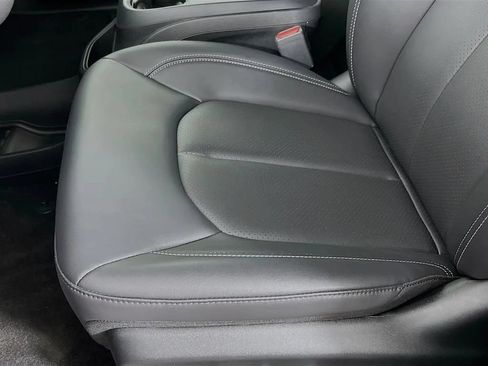 New 2025 Chrysler Pacifica Select FWD image 19