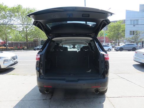 Used 2021 Chevrolet Traverse LT w/ LT Premium Package AWD/4WD image 25